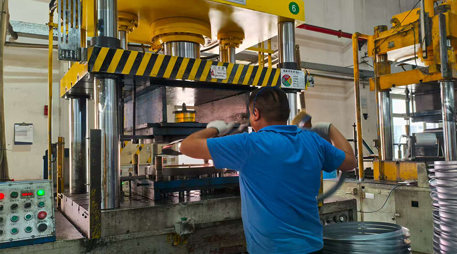 金環(huán)電器的滾筒干衣機(jī)如何適應(yīng)游艇、輪船等特殊海洋環(huán)境，確保高安全性和穩(wěn)定性？