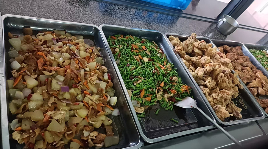盛夏的來臨，金環(huán)電器關(guān)懷工人飲食