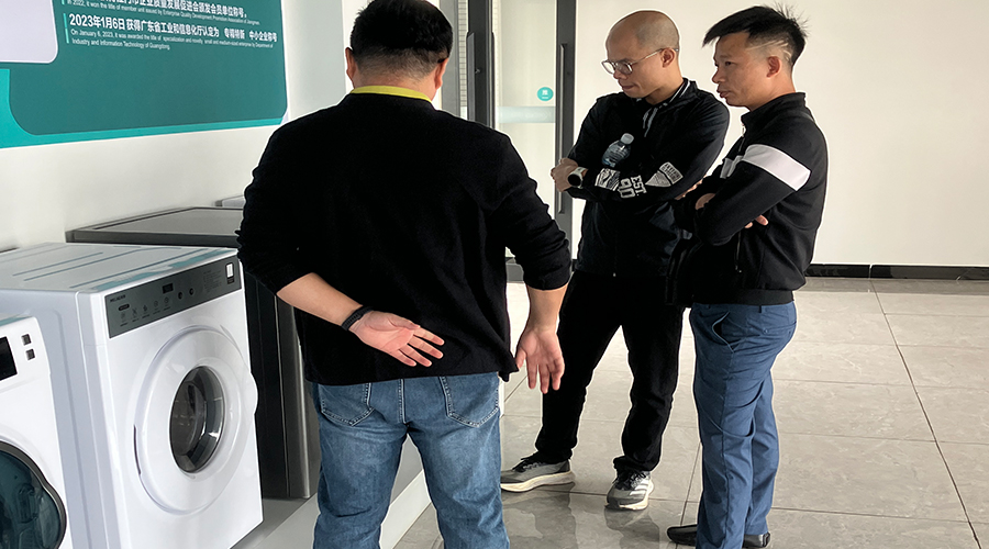 越南客戶到訪金環(huán)電器，現(xiàn)場(chǎng)拍板定合作