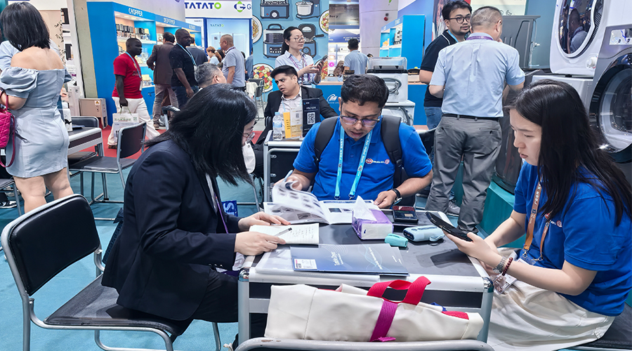 廣交會(huì)首日：金環(huán)電器與全球客商共商烘干新機(jī)遇